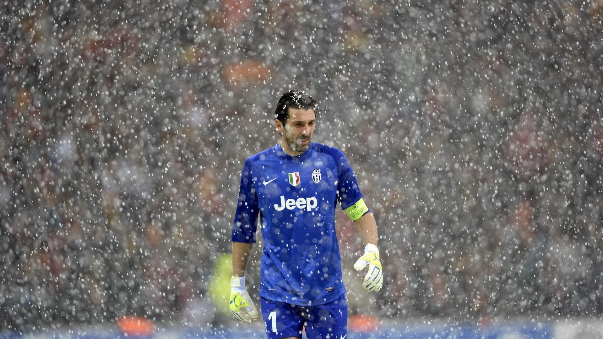 F1年度争冠之夜，金玟哉惊艳四座，当足球巨星驶入赛车世界