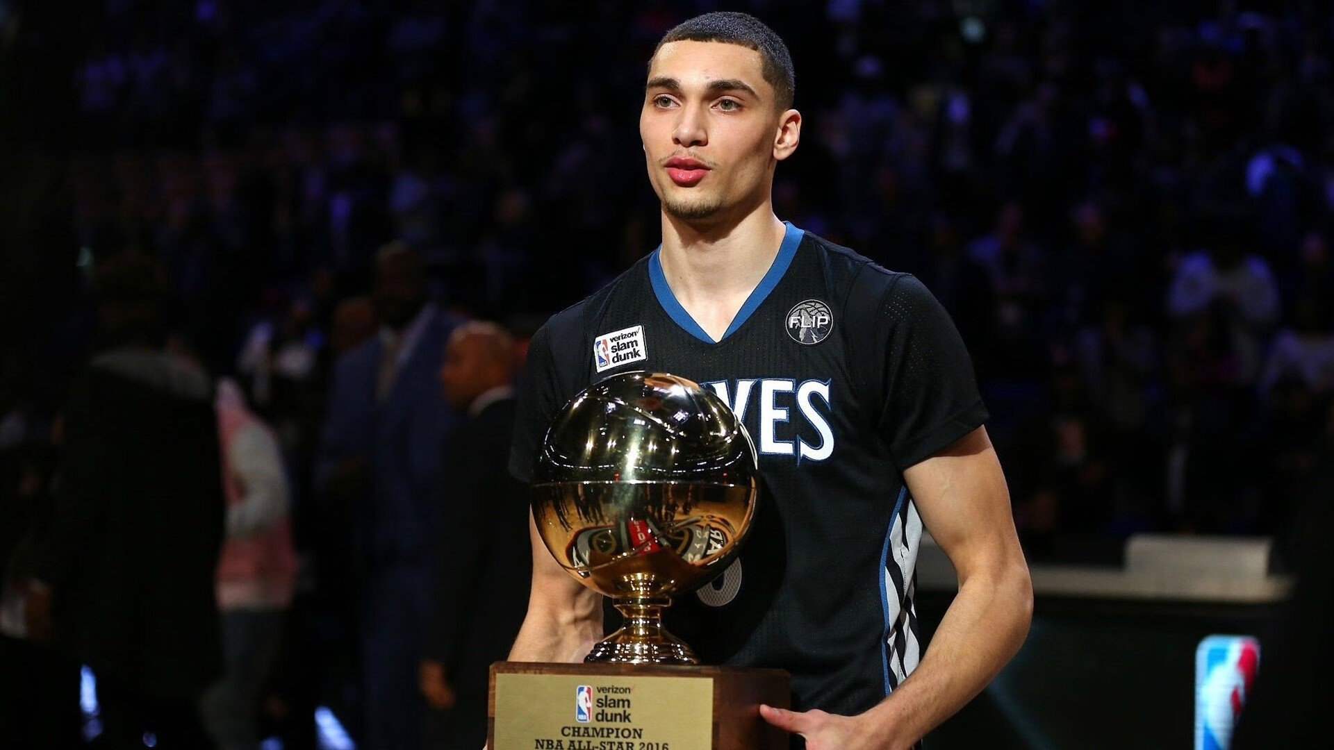 欧冠淘汰赛之夜，奥纳纳彻底打爆防线