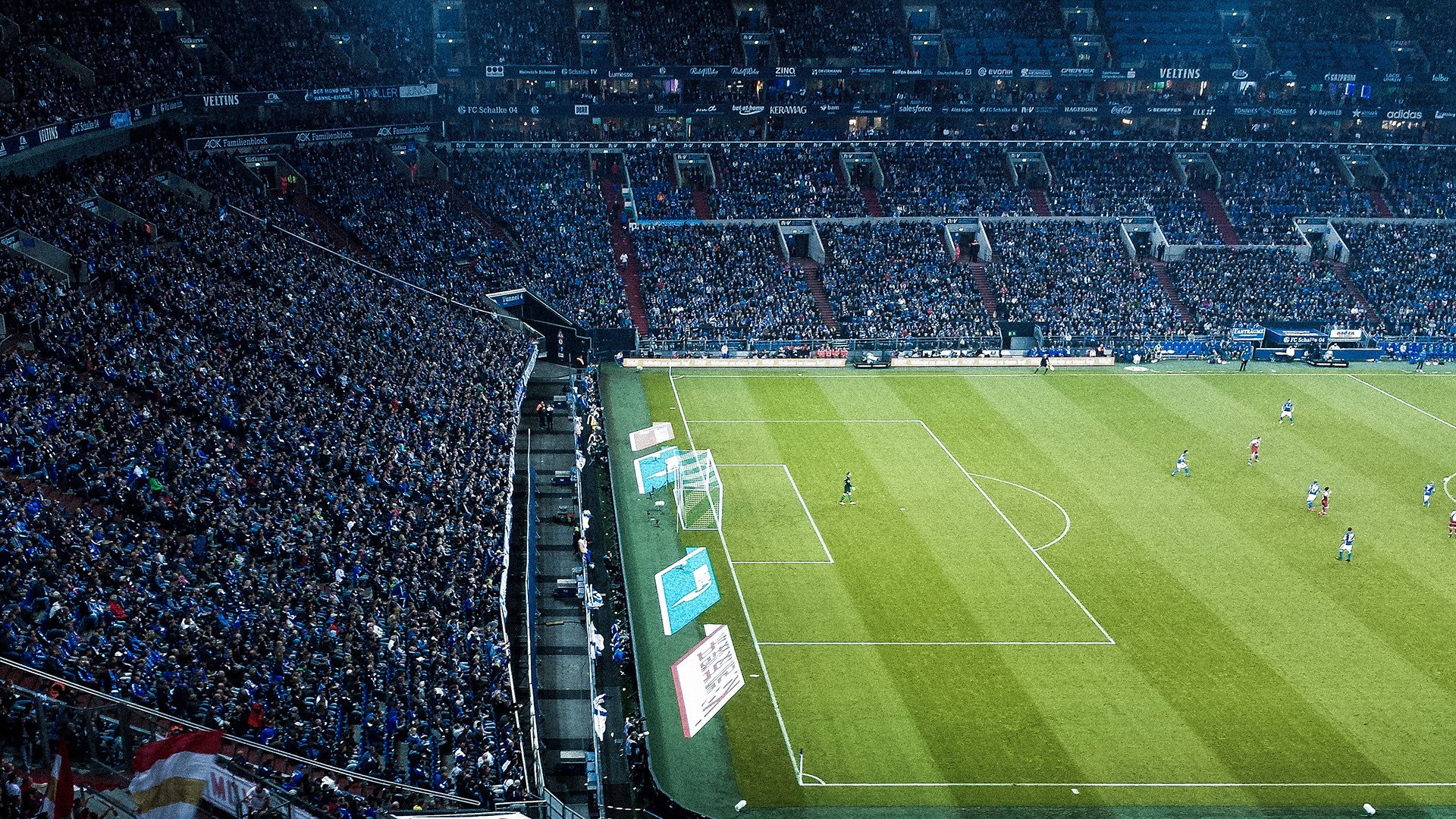 绿茵场上的险胜与球台上的统治,英格兰绝境逢生,梁靖崑展王者风范