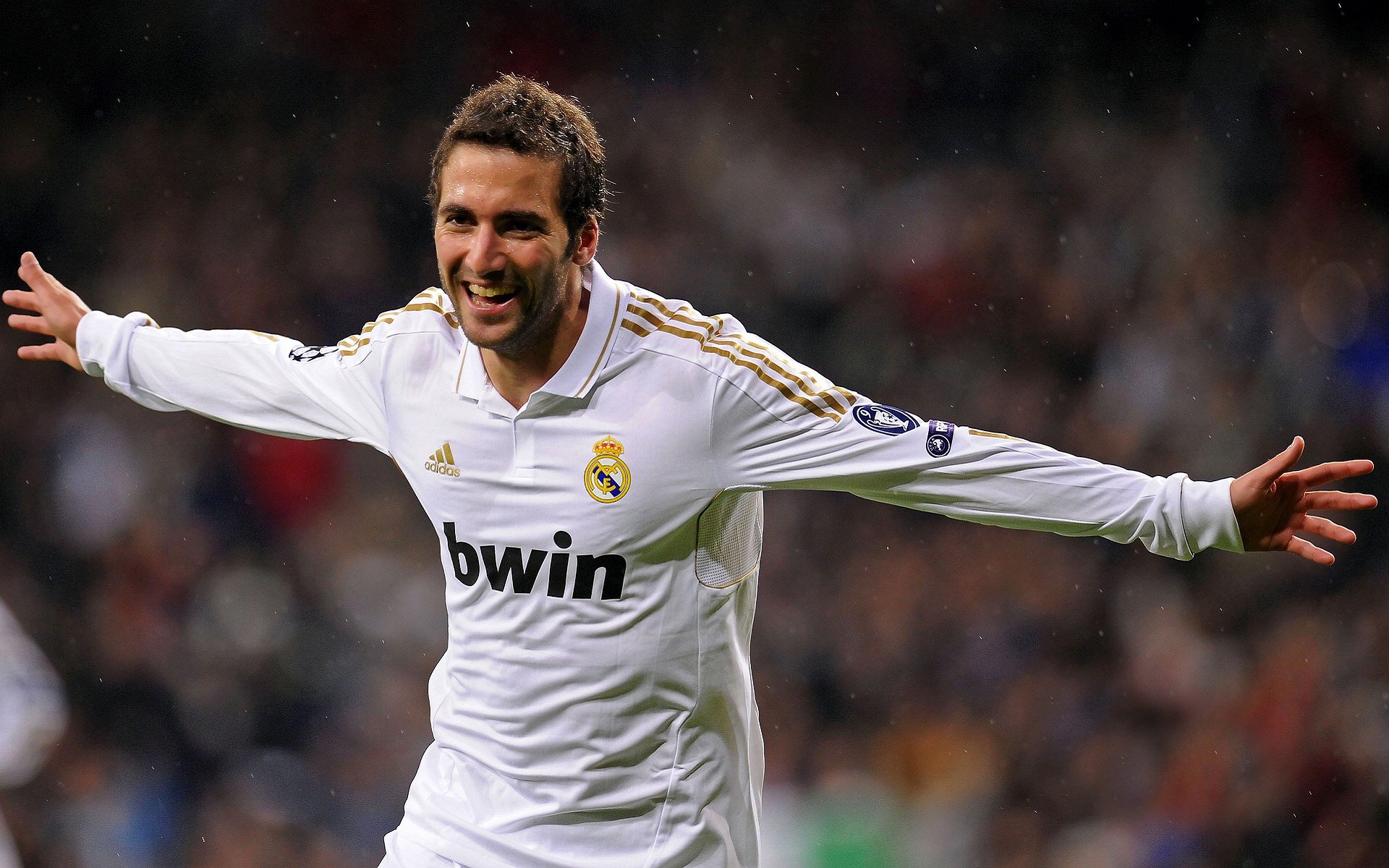 足球的双面叙事，当团队碾压遭遇个人统治